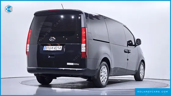 HYUNDAI STARIA CARGO 5-SEATER