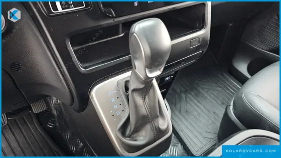 HYUNDAI STARIA CARGO 5-SEATER