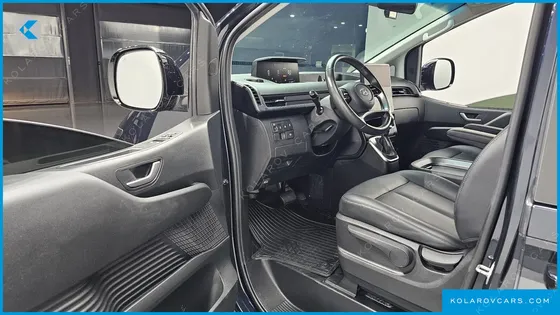 HYUNDAI STARIA CARGO 5-SEATER