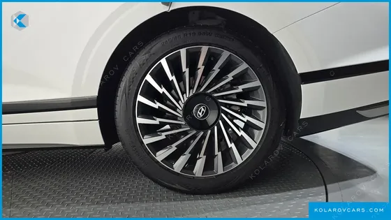 HYUNDAI GRANDEUR 2,5 GASOLINE 2WD