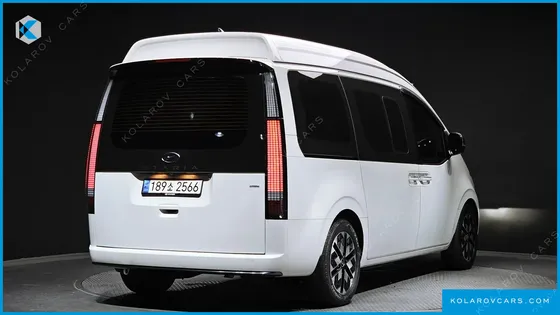 HYUNDAI STARIA 4WD LOUNGE 7-SEATER