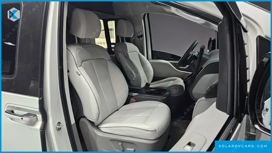 HYUNDAI STARIA 4WD LOUNGE 7-SEATER