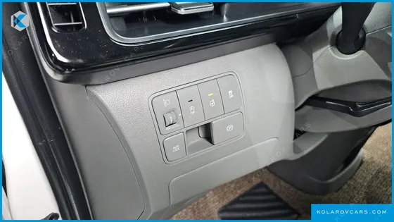 HYUNDAI STARIA 4WD LOUNGE 7-SEATER