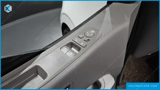 HYUNDAI STARIA 4WD LOUNGE 7-SEATER