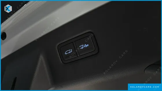 HYUNDAI STARIA 4WD LOUNGE 7-SEATER