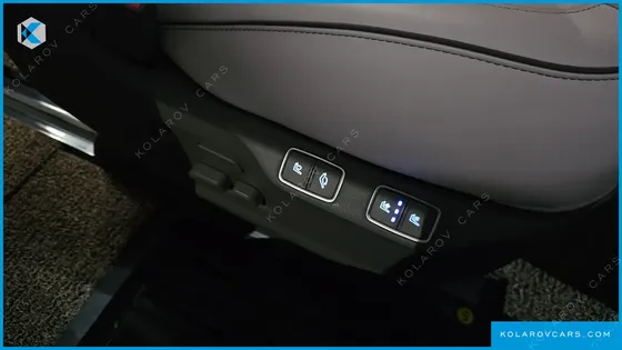 HYUNDAI STARIA 4WD LOUNGE 7-SEATER