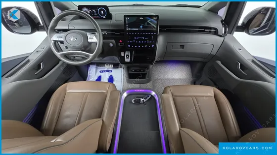 HYUNDAI STARIA 4WD LOUNGE 9-SEATER