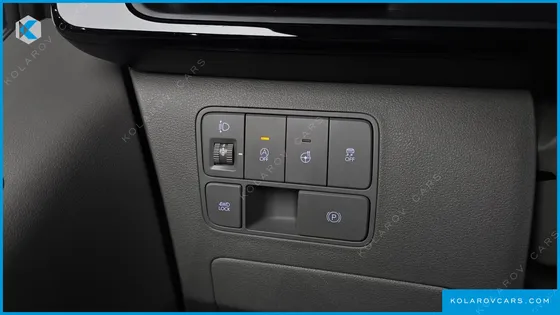 HYUNDAI STARIA 4WD LOUNGE 9-SEATER