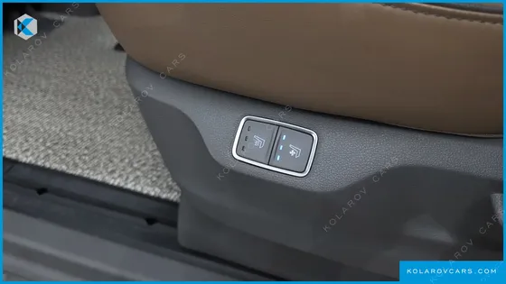 HYUNDAI STARIA 4WD LOUNGE 9-SEATER