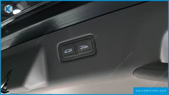 HYUNDAI STARIA 4WD LOUNGE 9-SEATER