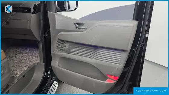 HYUNDAI STARIA 4WD LOUNGE 9-SEATER