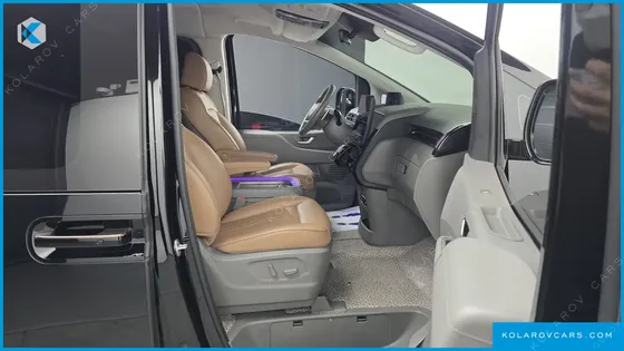 HYUNDAI STARIA 4WD LOUNGE 9-SEATER