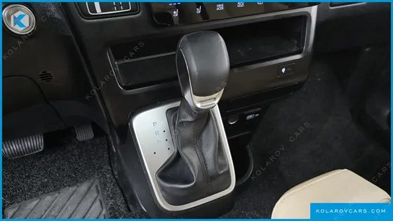 HYUNDAI STARIA 4WD TOURER 9-SEATER