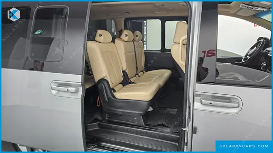 HYUNDAI STARIA 4WD TOURER 9-SEATER