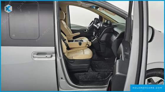 HYUNDAI STARIA 4WD TOURER 9-SEATER