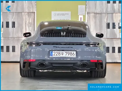 PORSCHE 911 CARRERA 4 GTS