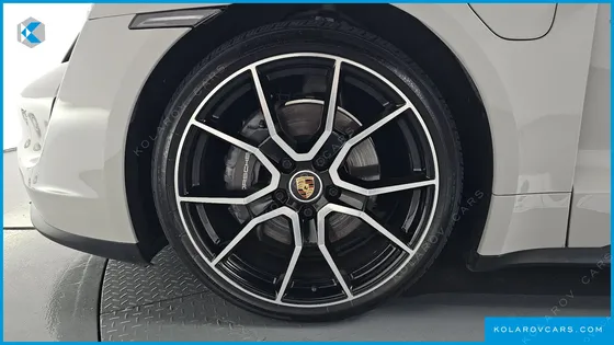 PORSCHE TAYCAN BASE