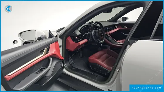 PORSCHE TAYCAN BASE