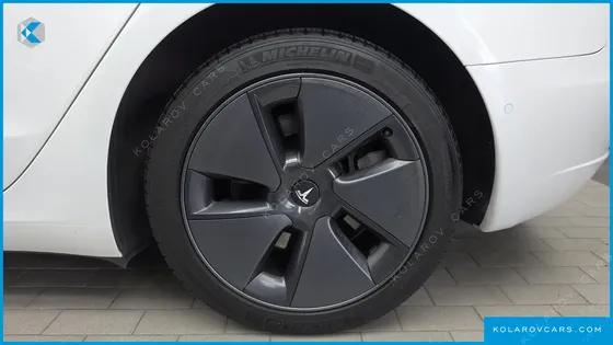 TESLA MODEL 3 RWD