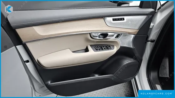 VOLVO XC90 T8 ULTRA DARK HYBRID