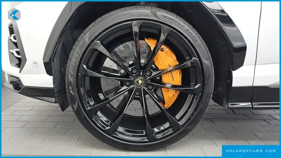 LAMBORGHINI URUS 4.0 V8