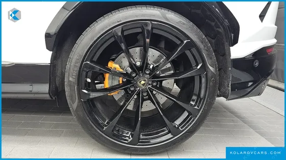 LAMBORGHINI URUS 4.0 V8