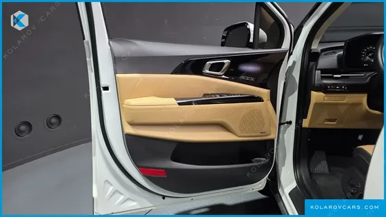 KIA CARNIVAL GASOLINE 9-SEATER SIGNATURE