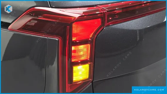 KIA CARNIVAL DIESEL 9-SEATER NOBLESSE