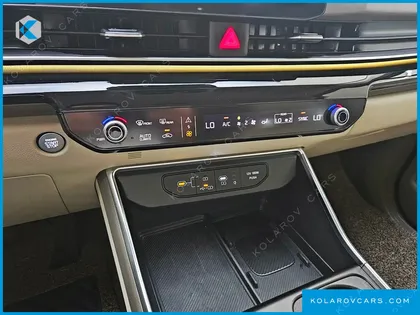 KIA CARNIVAL DIESEL 9-SEATER SIGNATURE