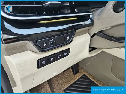 KIA CARNIVAL DIESEL 9-SEATER SIGNATURE