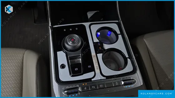 KIA CARNIVAL HEV 4-SEATER HI LIMOUSINE