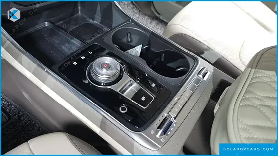 KIA CARNIVAL GASOLINE 7-SEATER GRAVITY