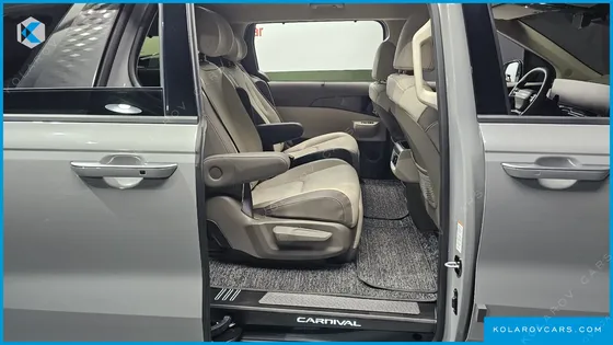 KIA CARNIVAL GASOLINE 7-SEATER GRAVITY