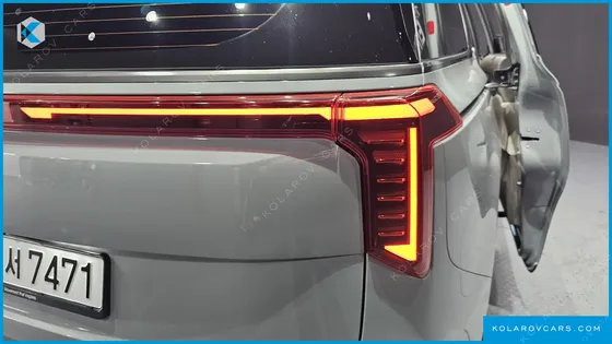 KIA CARNIVAL GASOLINE 7-SEATER GRAVITY