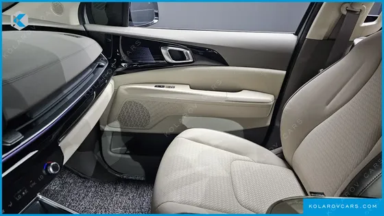KIA CARNIVAL GASOLINE 7-SEATER GRAVITY