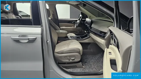KIA CARNIVAL GASOLINE 7-SEATER GRAVITY
