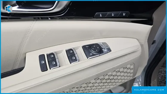 KIA CARNIVAL GASOLINE 7-SEATER GRAVITY