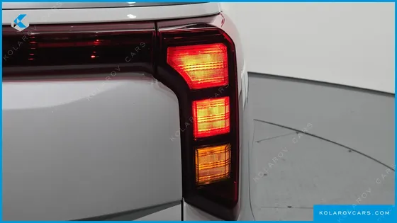 KIA CARNIVAL DIESEL 9-SEATER PRESTIGE