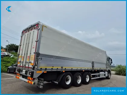 VOLVO CARGO TRUCK 8X4