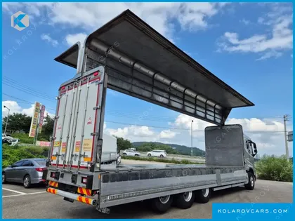VOLVO CARGO TRUCK 8X4