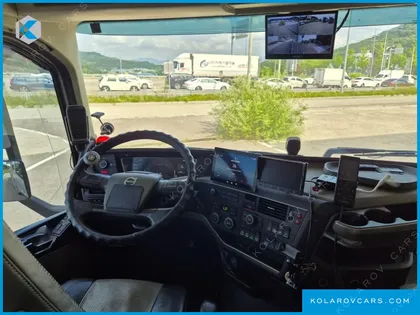 VOLVO CARGO TRUCK 8X4