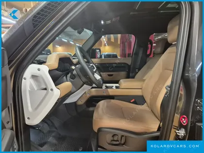 LAND ROVER DEFENDER 110 D300 X-DYNAMIC HSE