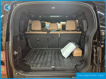 LAND ROVER DEFENDER 110 D300 X-DYNAMIC HSE