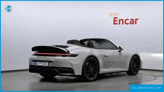 PORSCHE 911 CARRERA 4 GTS CABRIOLET