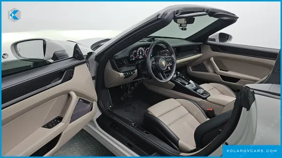 PORSCHE 911 CARRERA 4 GTS CABRIOLET