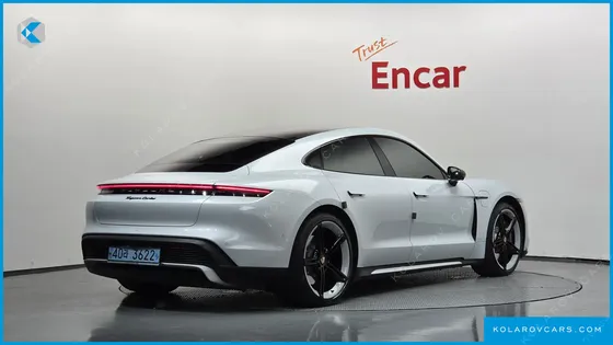 PORSCHE TAYCAN TURBO