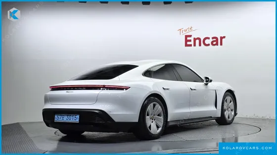 PORSCHE TAYCAN BASE