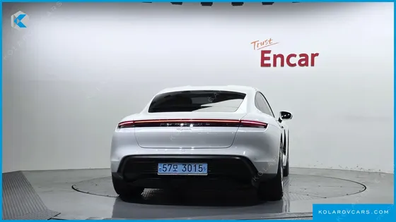 PORSCHE TAYCAN BASE