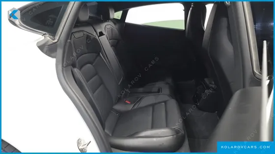 PORSCHE TAYCAN BASE