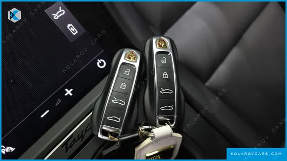 PORSCHE TAYCAN BASE